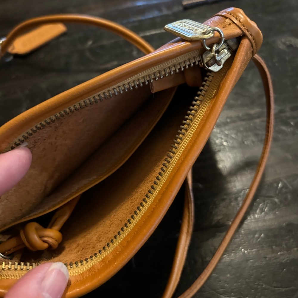 Vtg. Coach crossbody - Picture 5 of 12